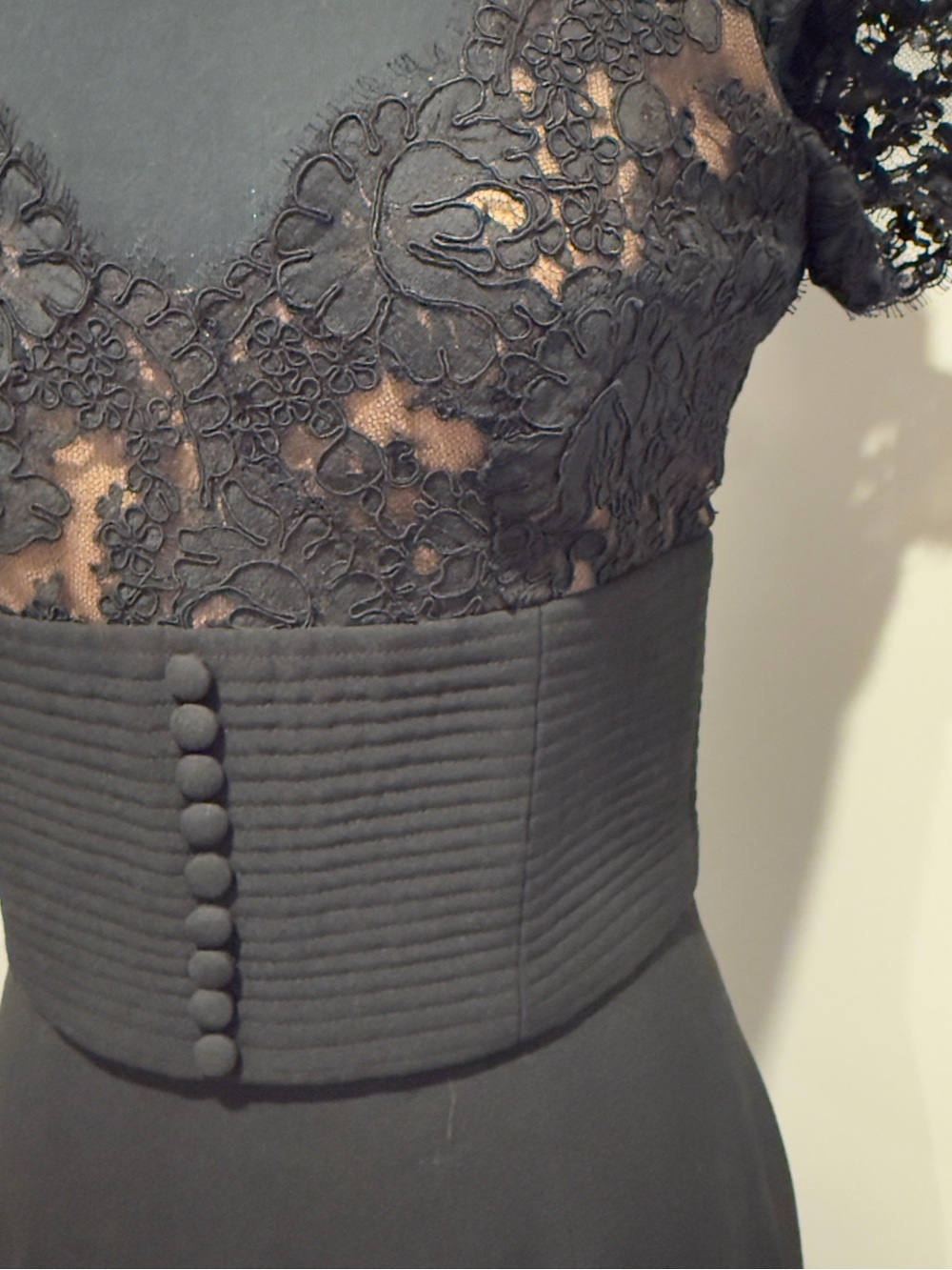 Oscar de la Renta Black Label Lace Cocktail Dress | Size 8 - Picture 2 of 10